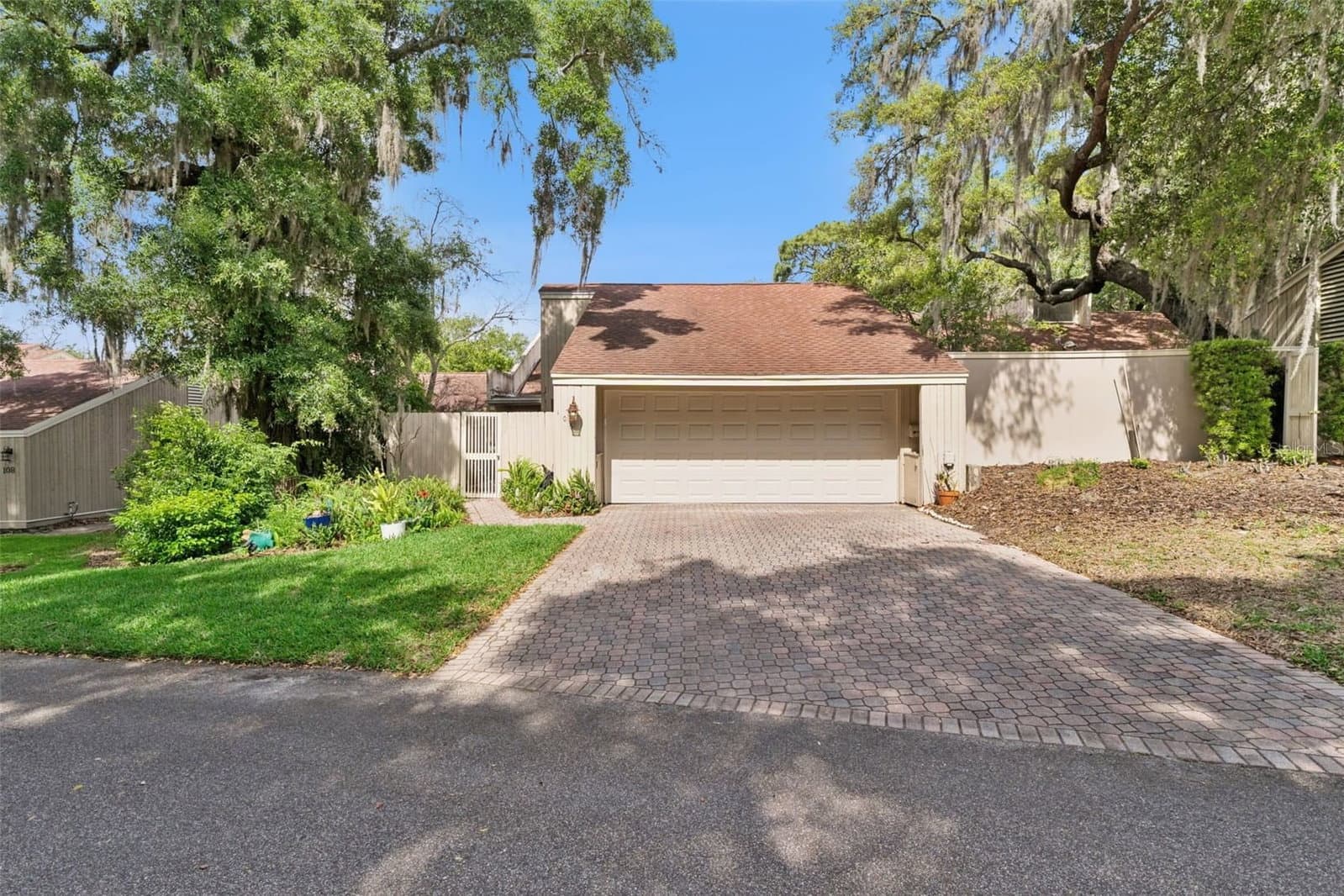 106 HIDDEN OAK