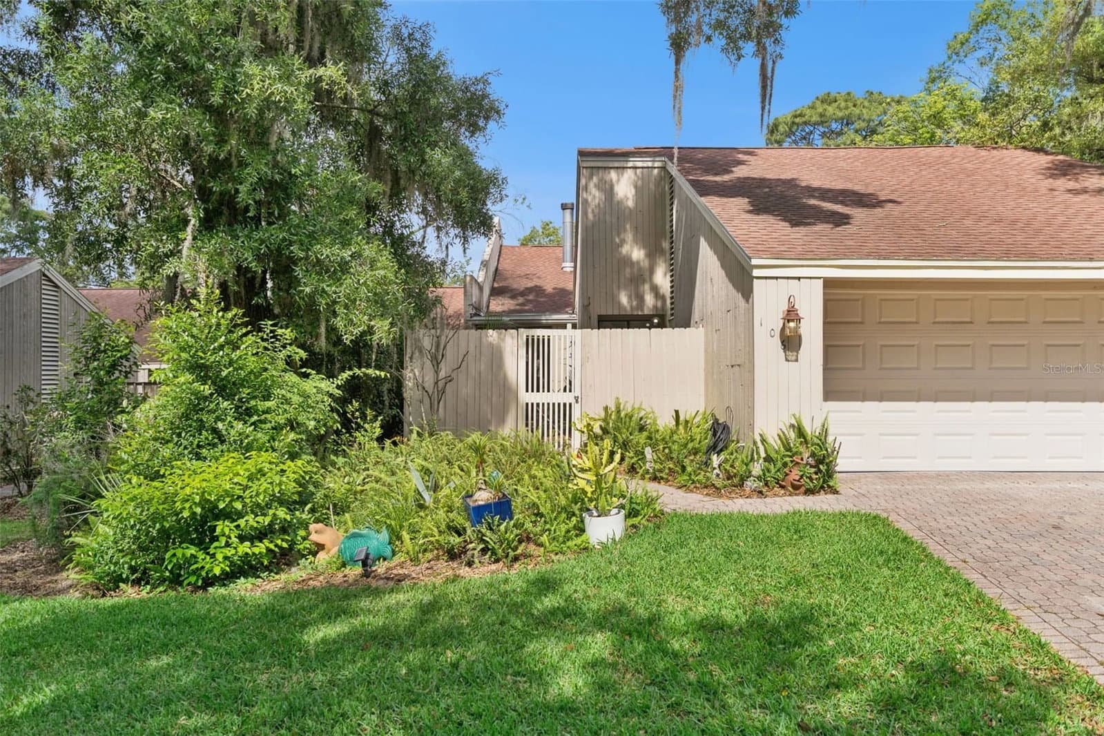 106 HIDDEN OAK