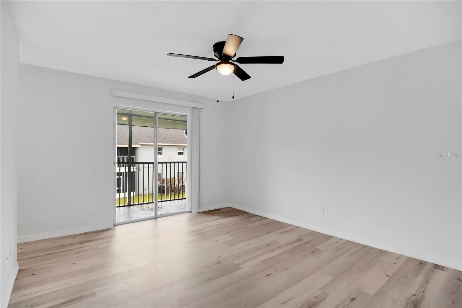 4100 PERSHING POINTE