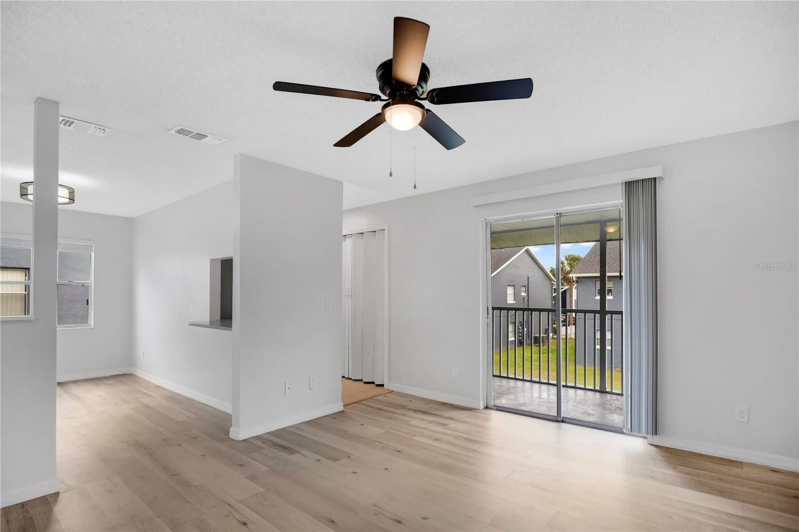Photo 4 of 4100 PERSHING POINTE