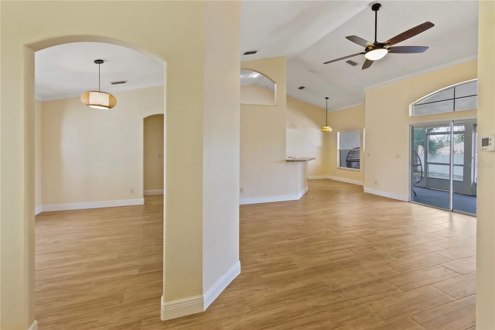 Photo 4 of 10814 VINEYARD Court