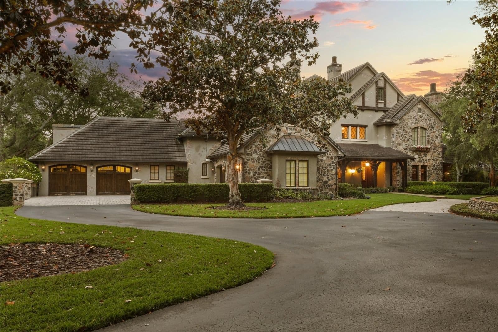 2878 MARKHAM WOODS
