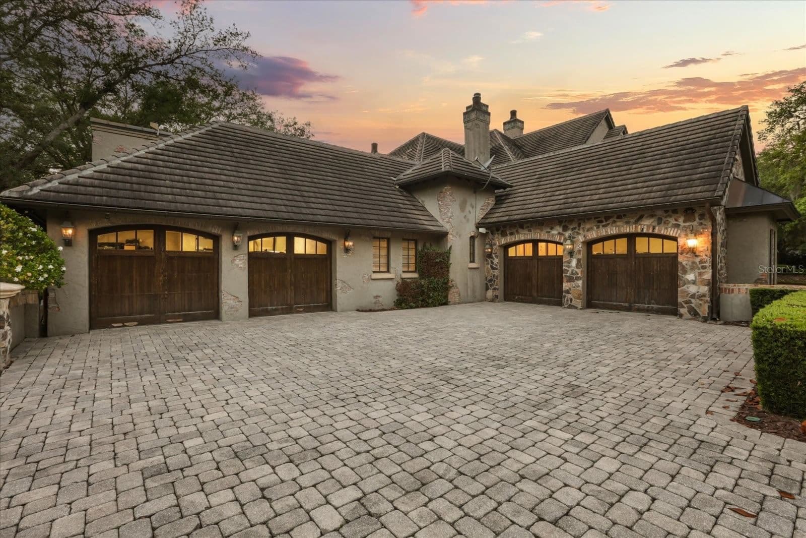 2878 MARKHAM WOODS