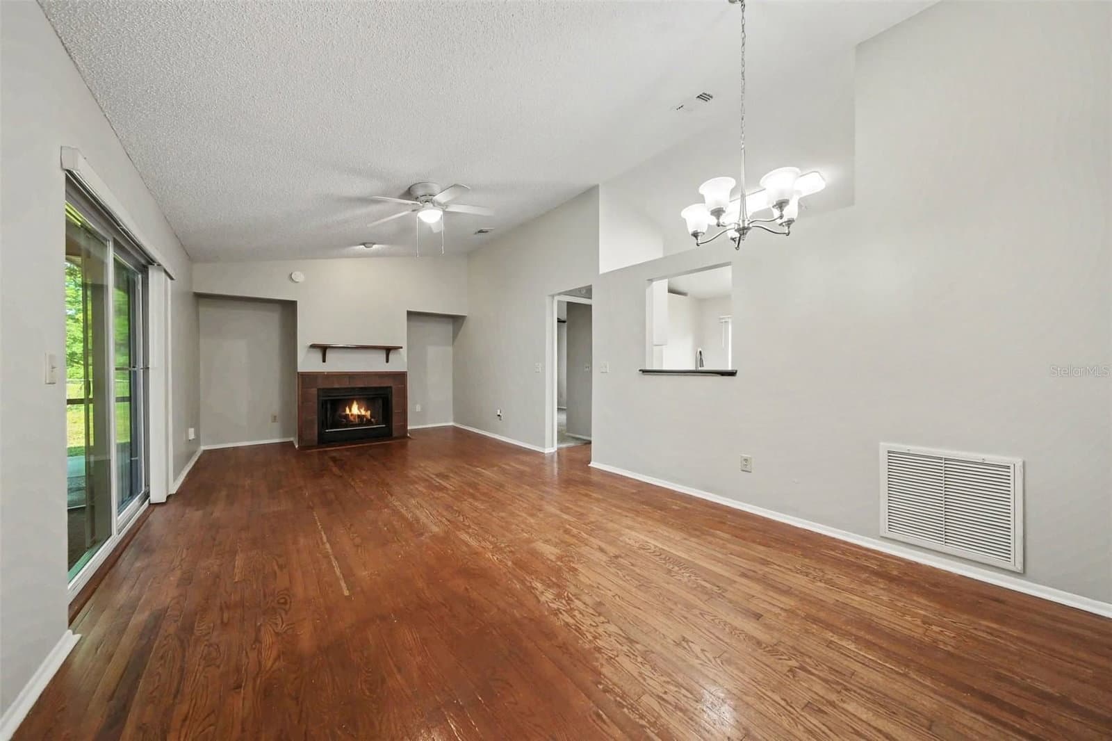 7734 LAKESIDE WOODS