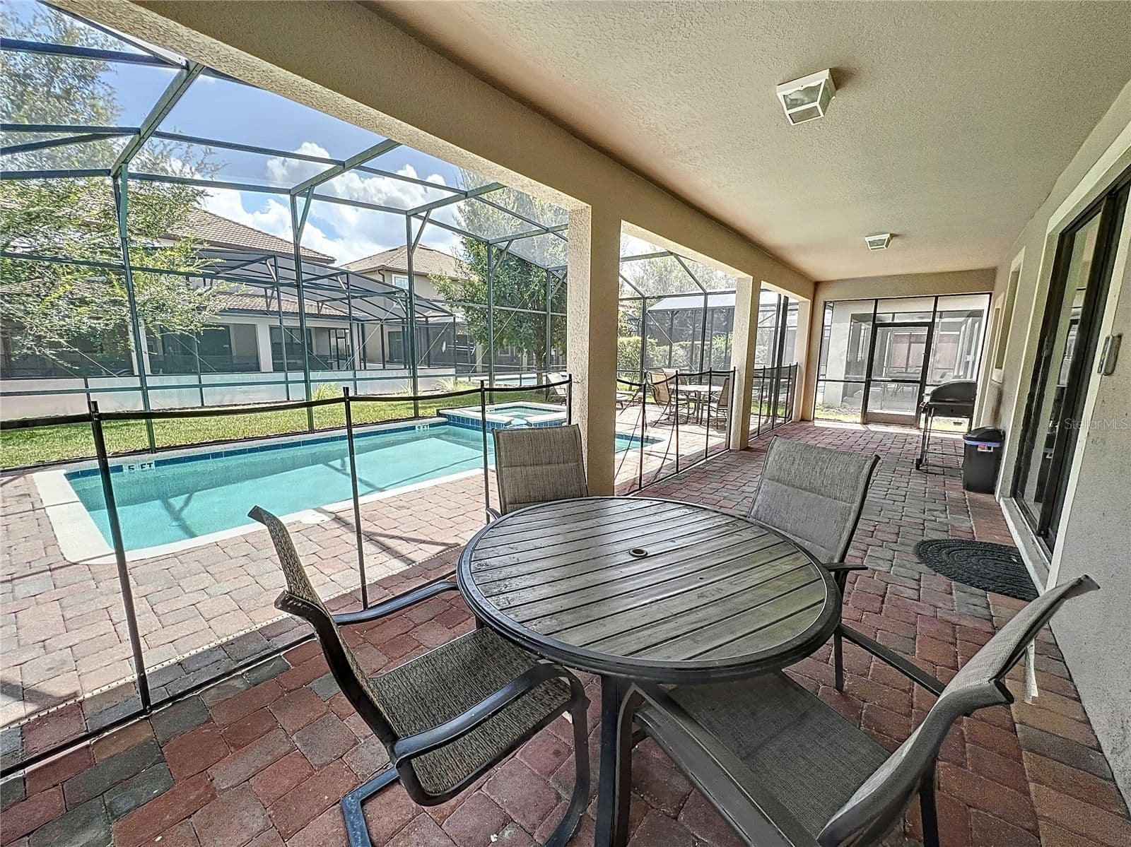 Photo 4 of 1453 MYRTLEWOOD