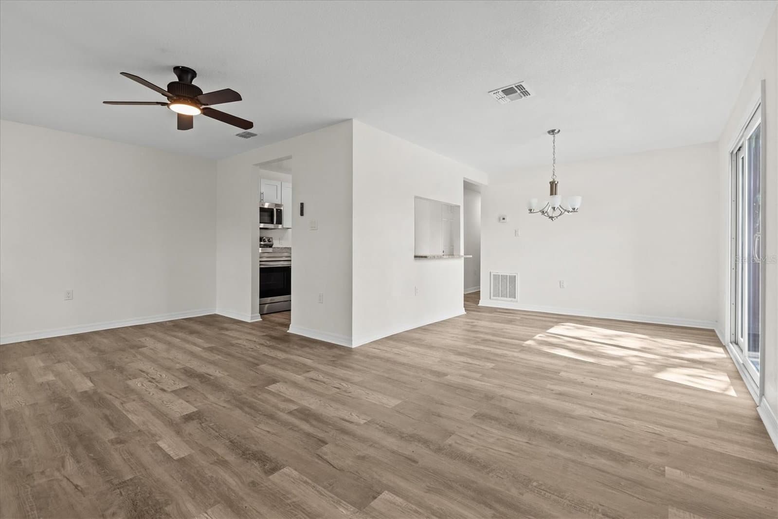 Photo 5 of 4903 LAKE RIDGE