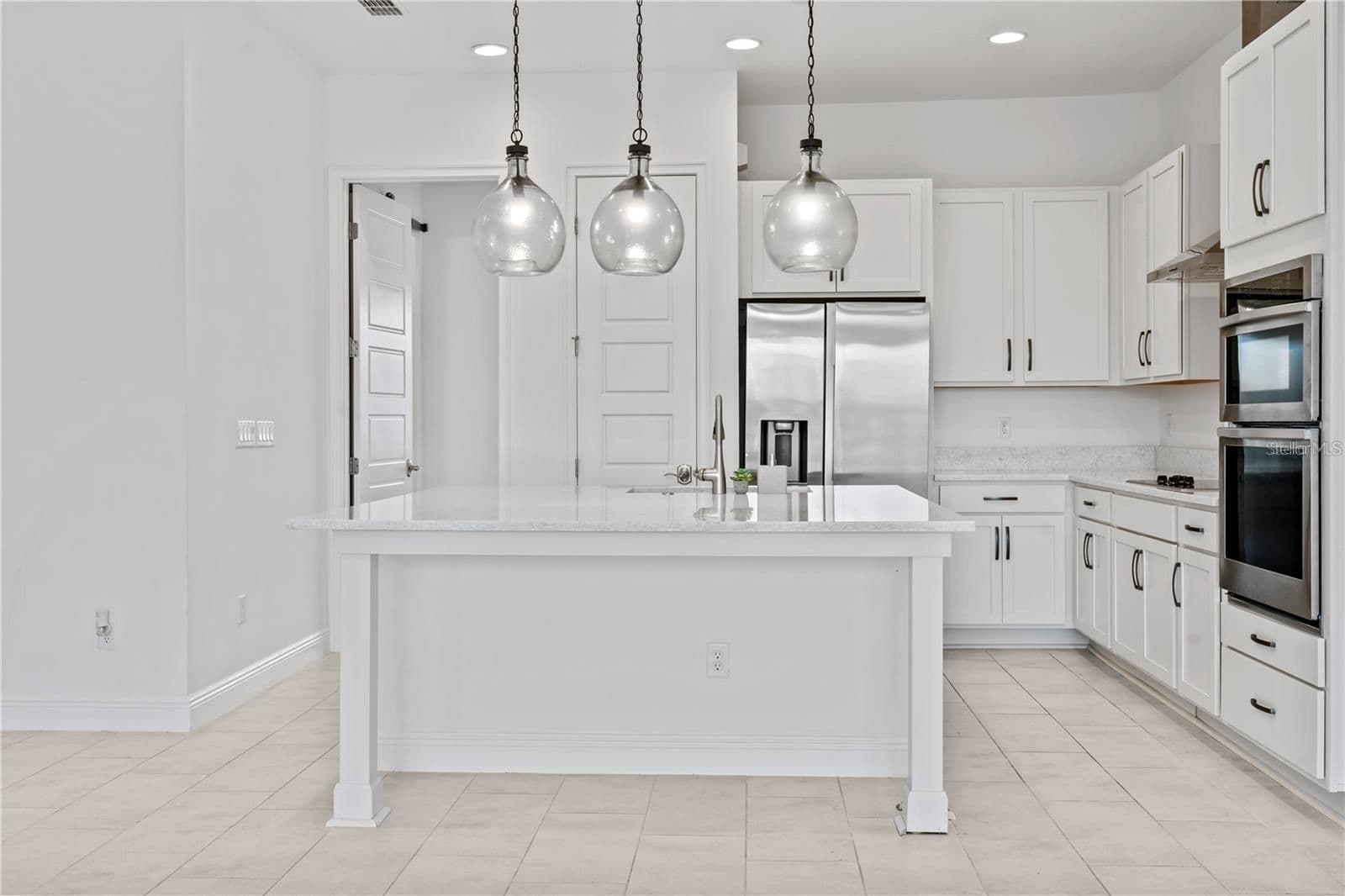 Photo 4 of 9832 BUCKLOW HILL