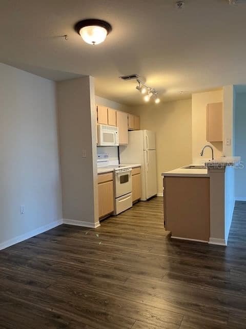 Photo 4 of 5447 VINELAND