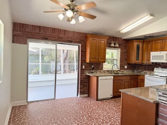 Photo 4 of 1092 EASTBROOK