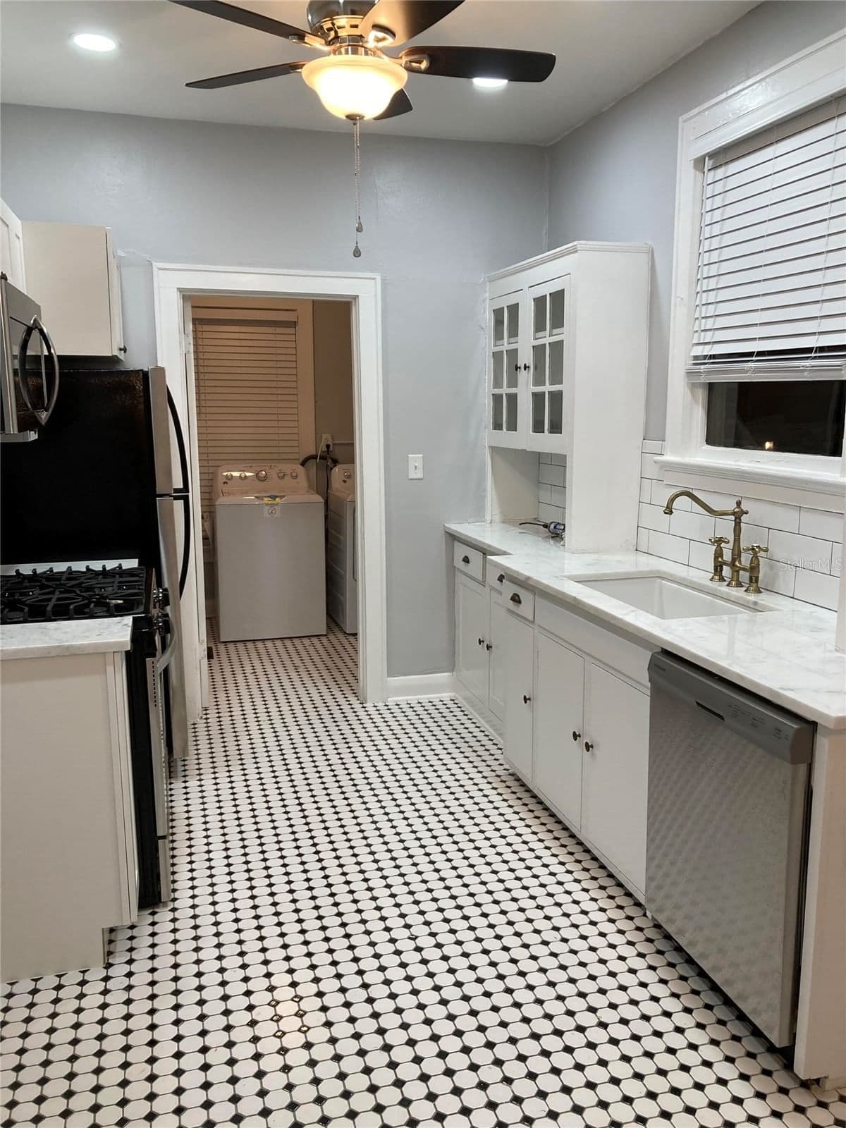Photo 4 of 5205 CENTRAL