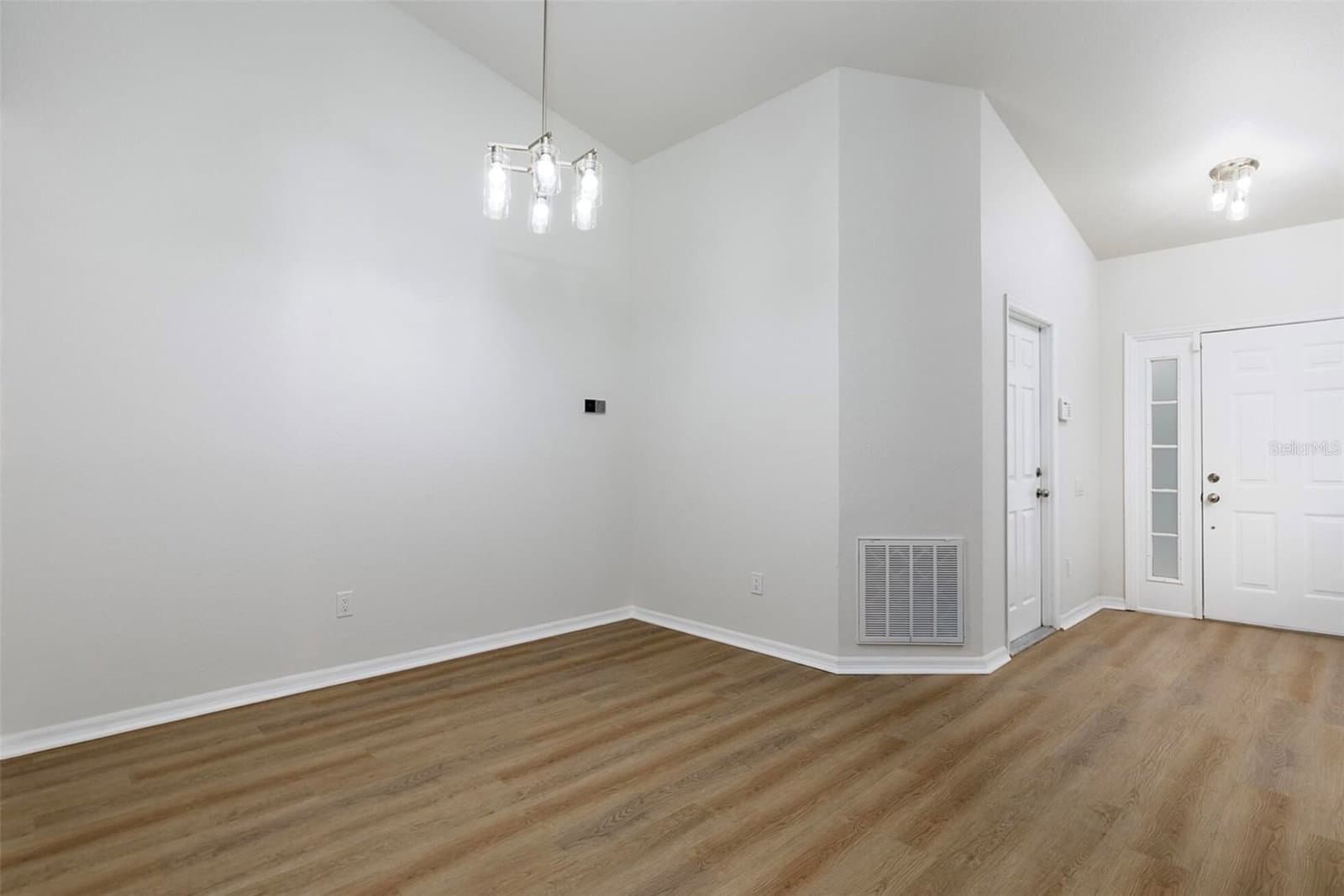 Photo 5 of 1804 WESTPOINTE