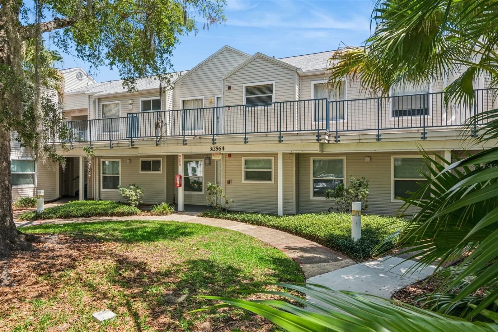 2564 WOODGATE Boulevard #204