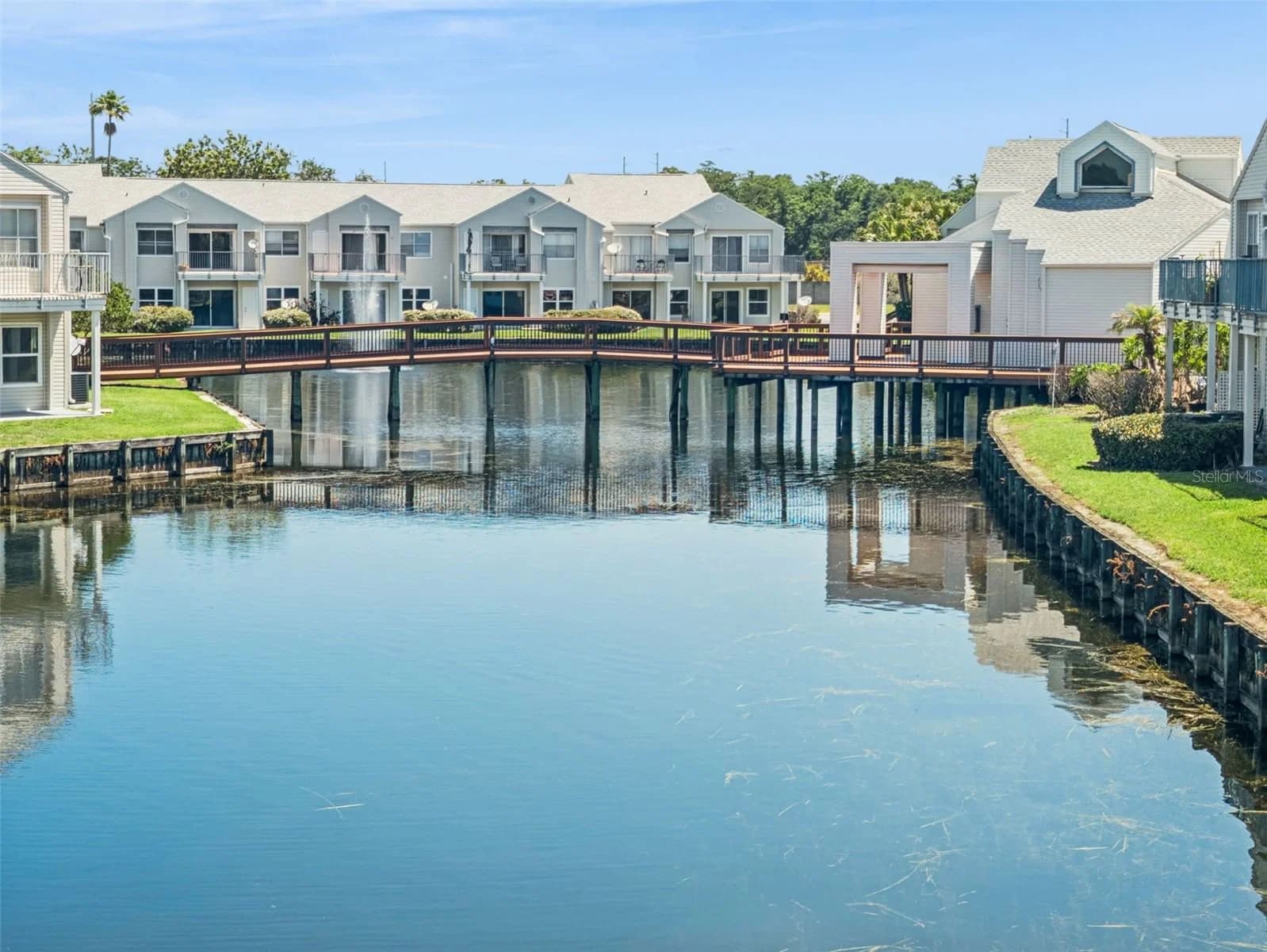 2564 WOODGATE Boulevard #204