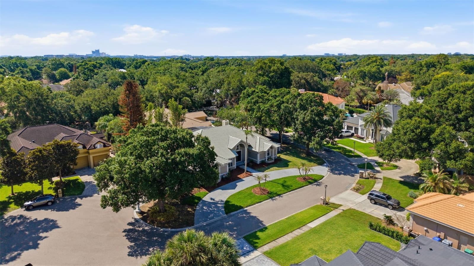 8935 JONATHAN MANOR