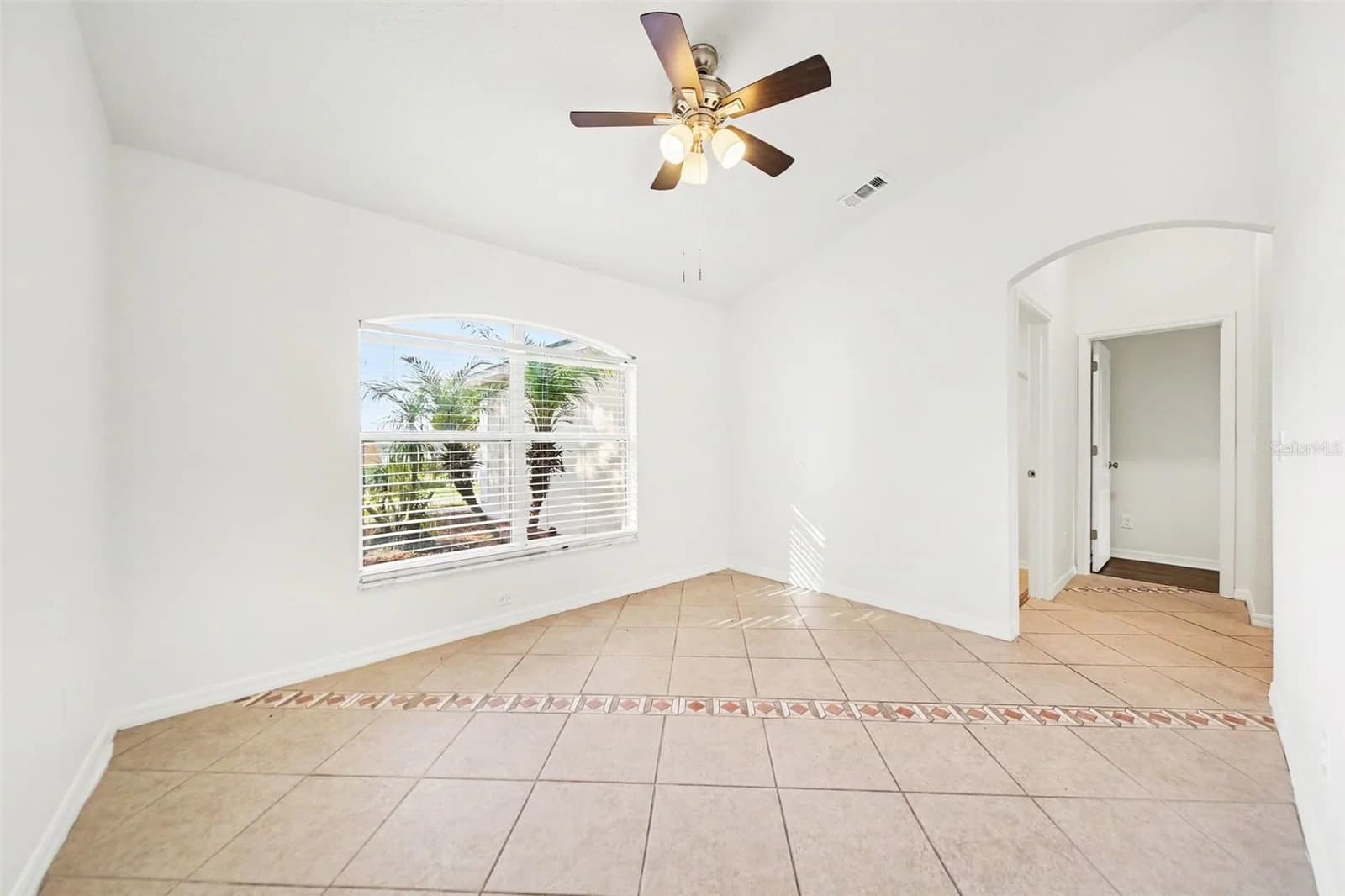 Photo 4 of 10423 LAKE HASSON Circle