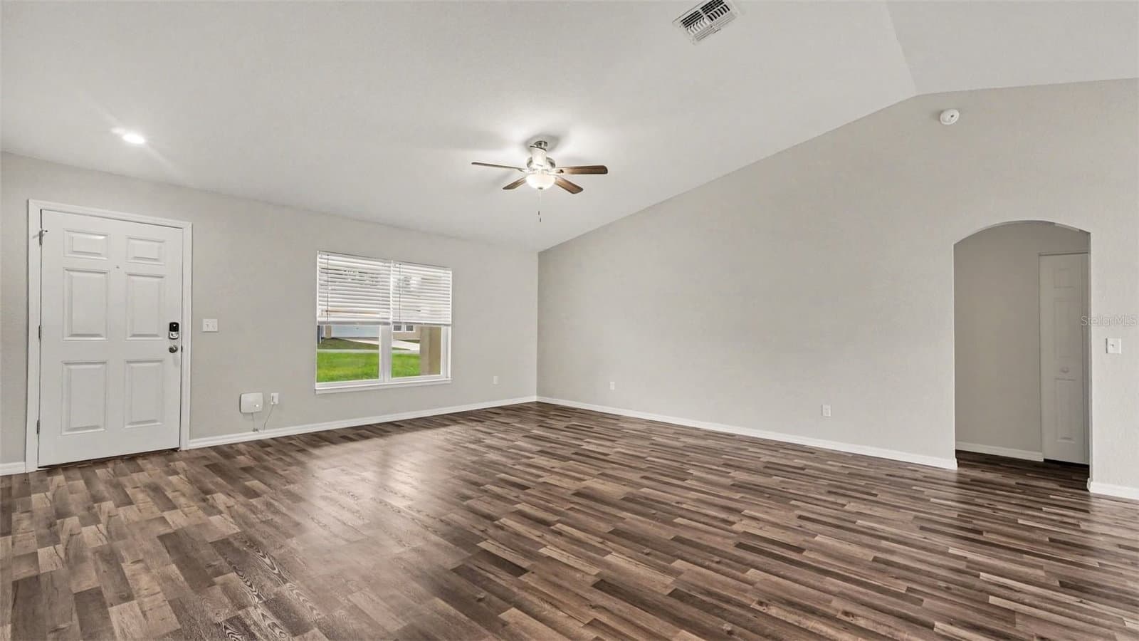 Photo 4 of 5360 164TH STREET