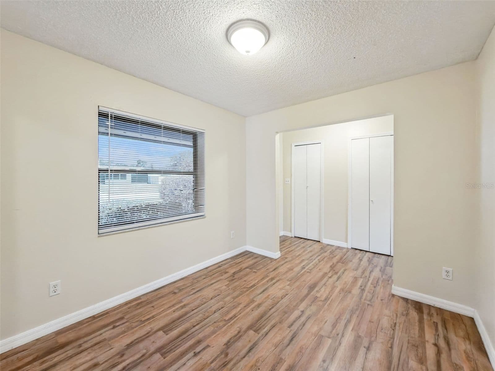 Photo 4 of 2512 EASTBROOK