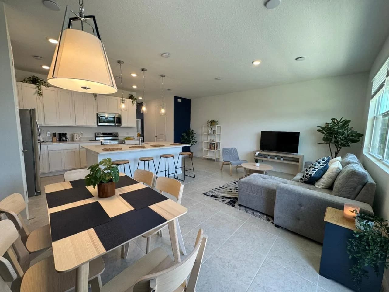 661 LONGBOAT Drive