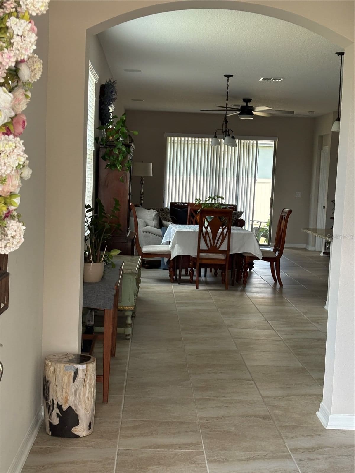 Photo 4 of 17042 CRESTMONT