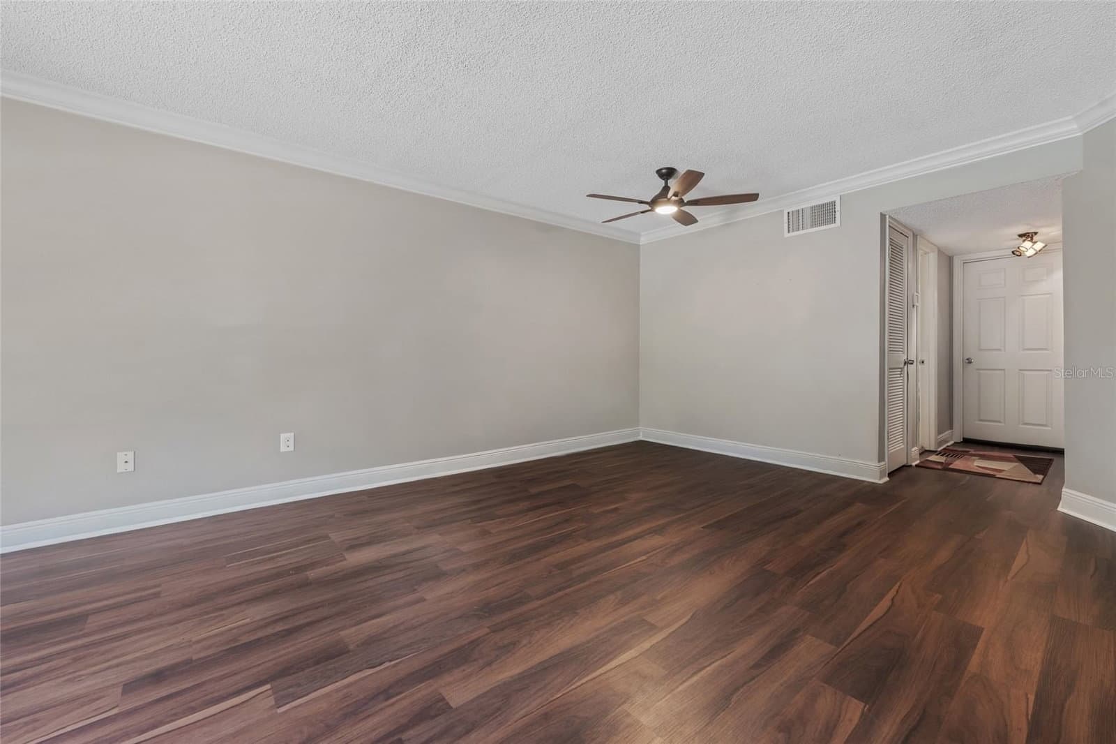Photo 4 of 4310 LAKEWAY