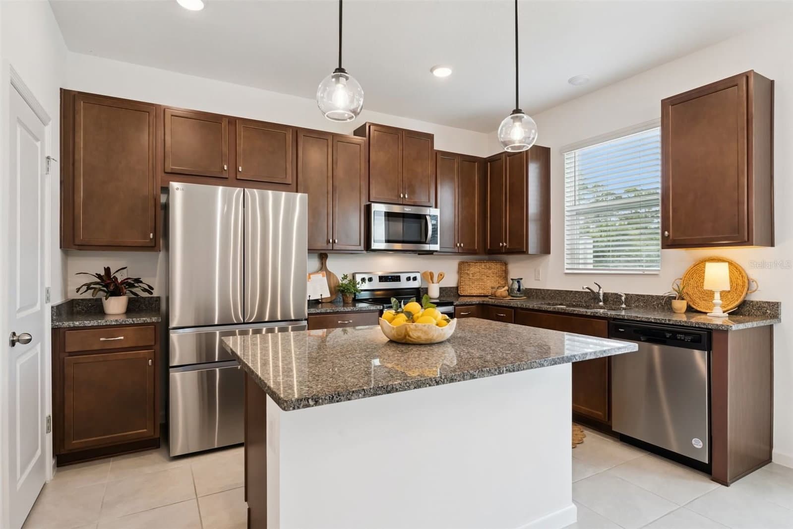 1070 SPRING PALMS