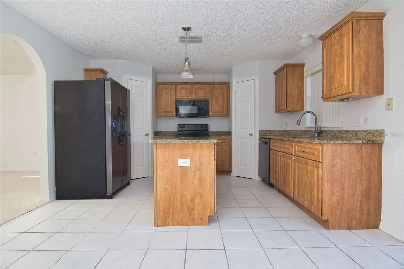 Photo 4 of 15907 WILKINSON Drive