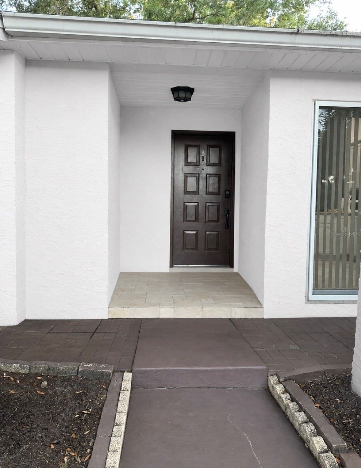 925 PEBBLE CREEK