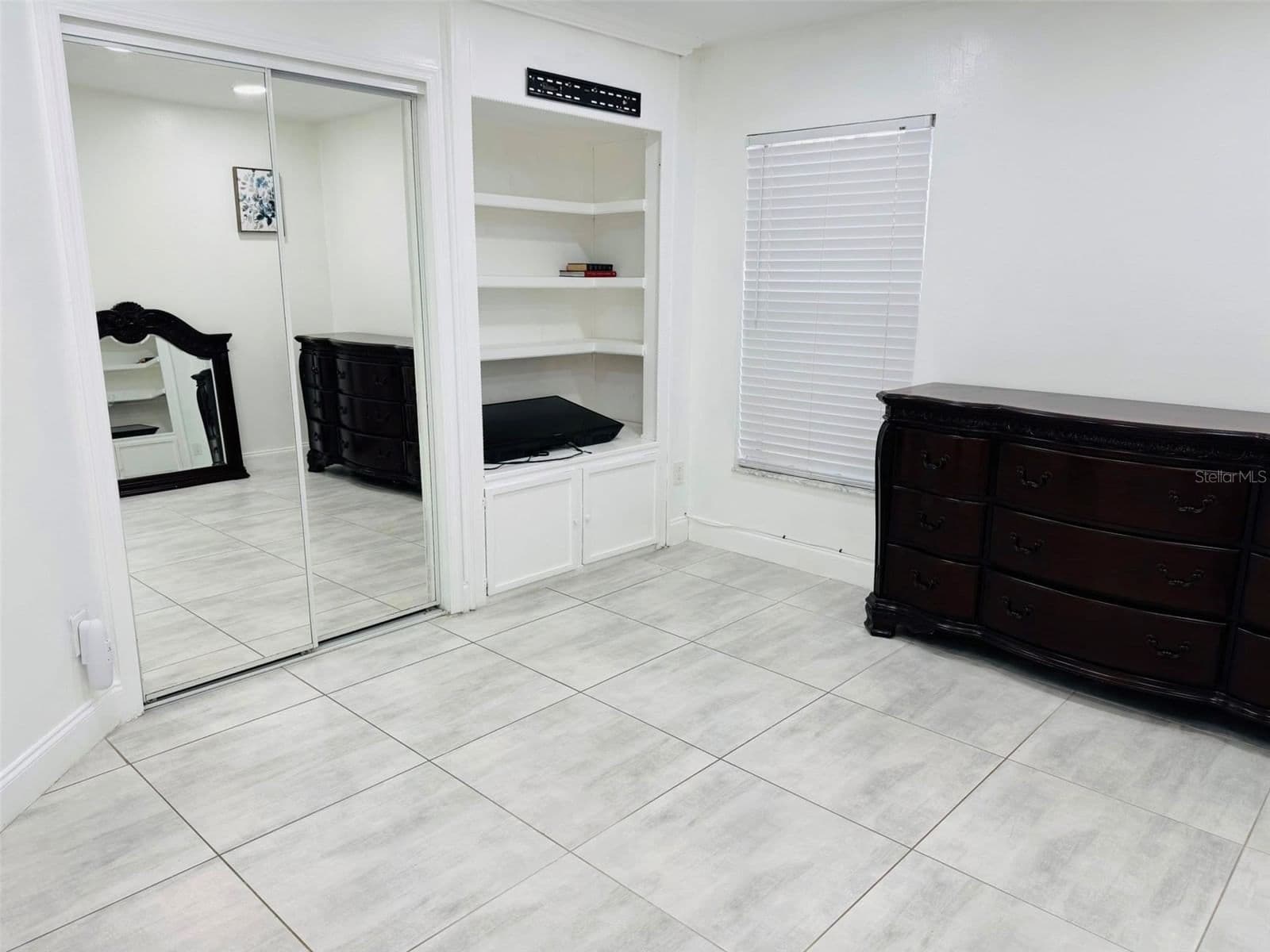 925 PEBBLE CREEK