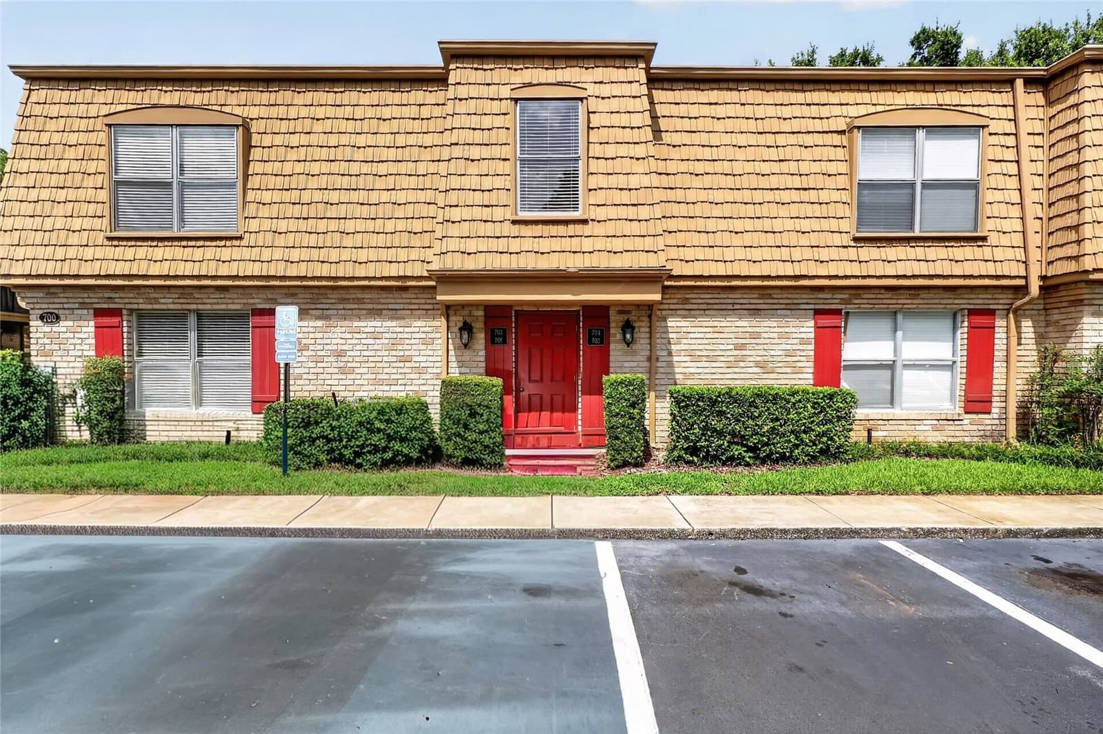 200 SAINT ANDREWS