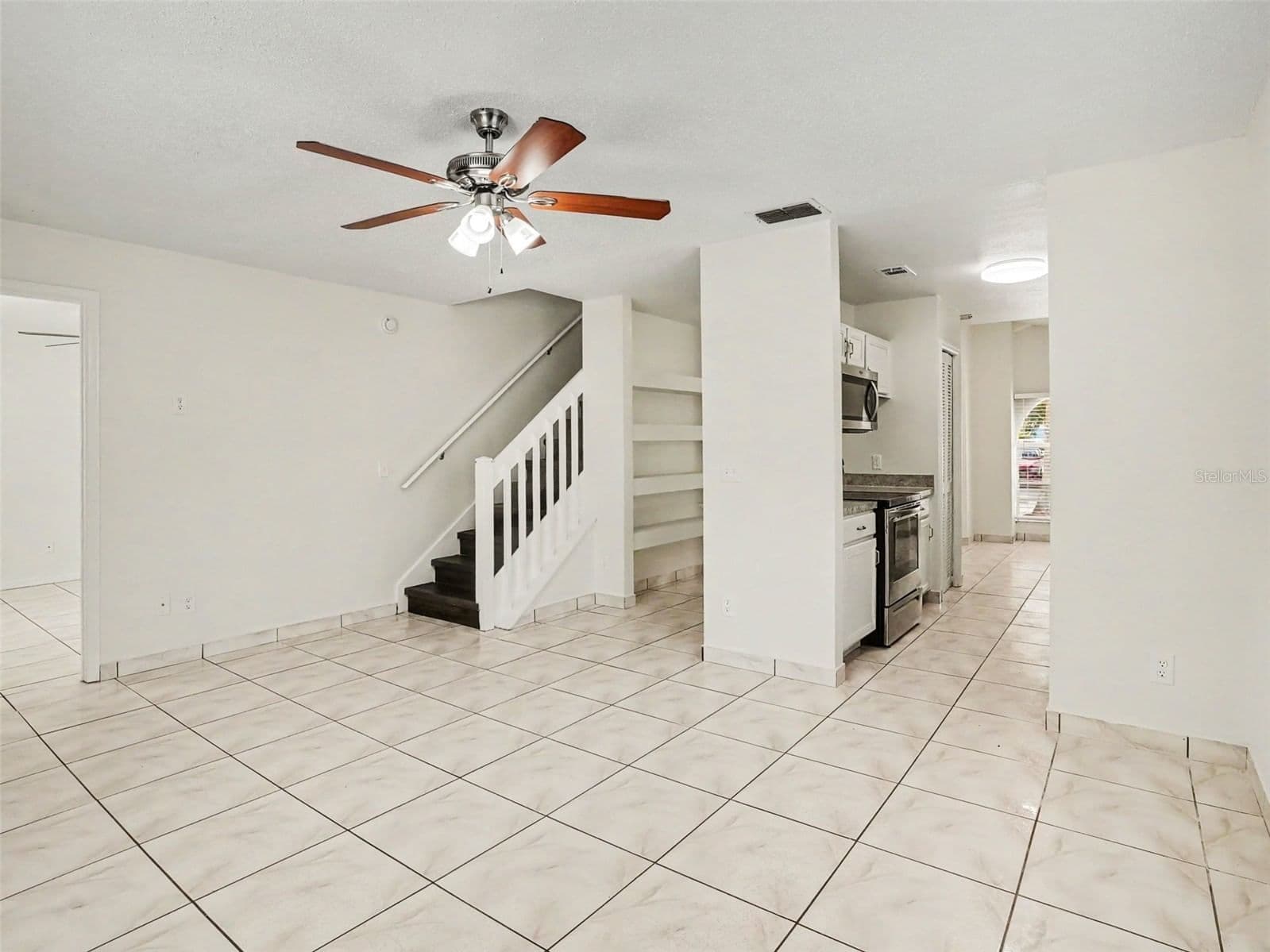 Photo 4 of 9910 DEAN OAKS