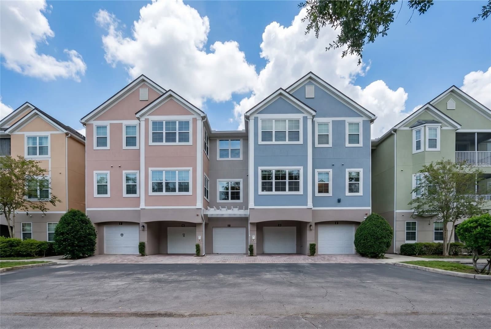3344 CORONA VILLAGE