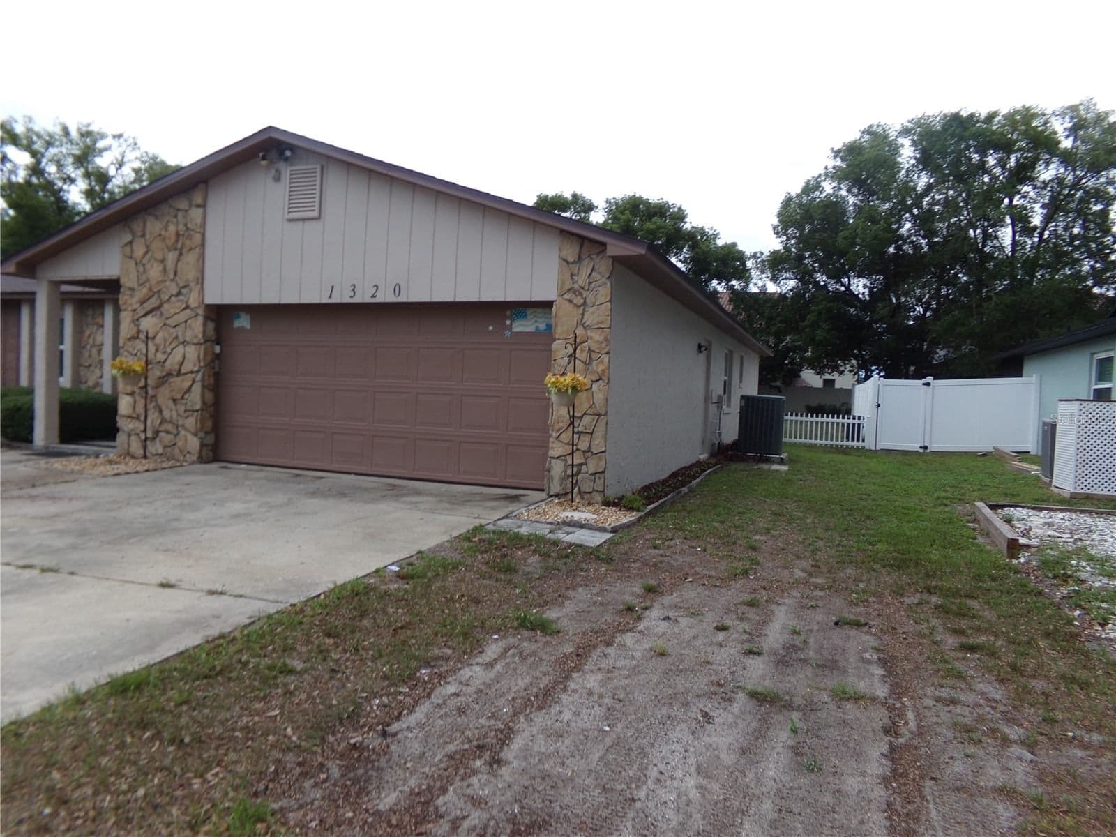 Photo 4 of 1320 GLADIOLAS DR