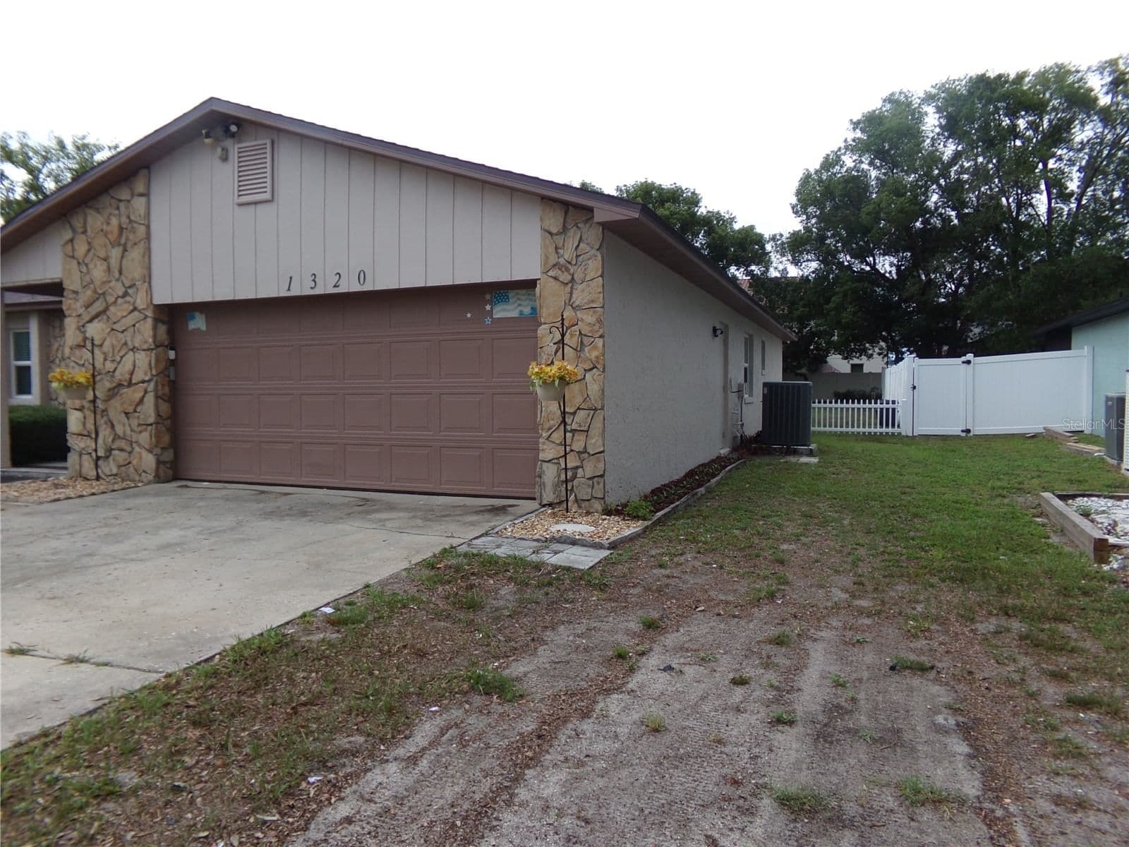 Photo 5 of 1320 GLADIOLAS DR