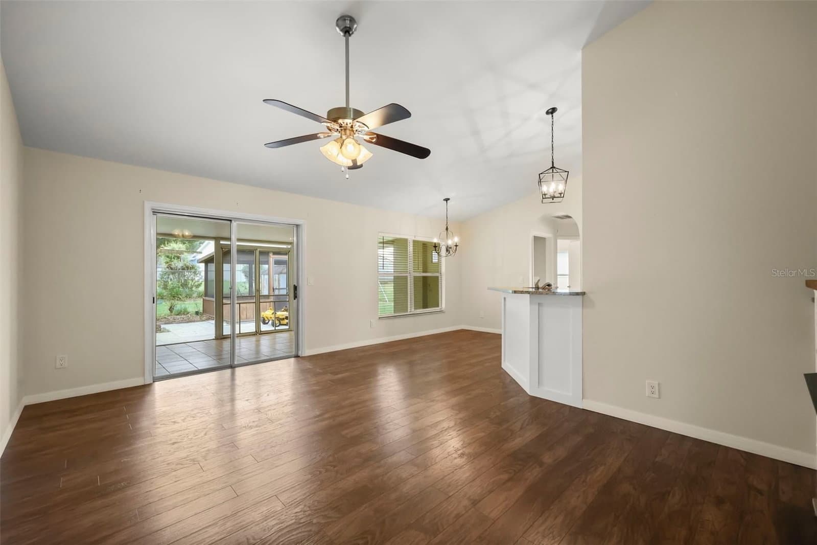Photo 5 of 14513 POINTE EAST