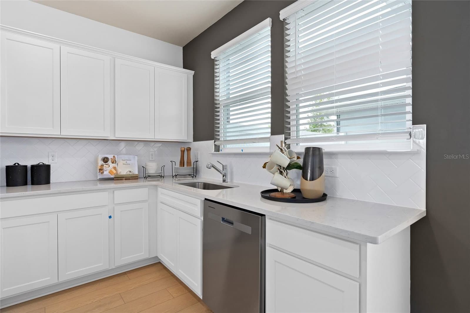 Photo 5 of 1143 LEMONGRASS ALLEY