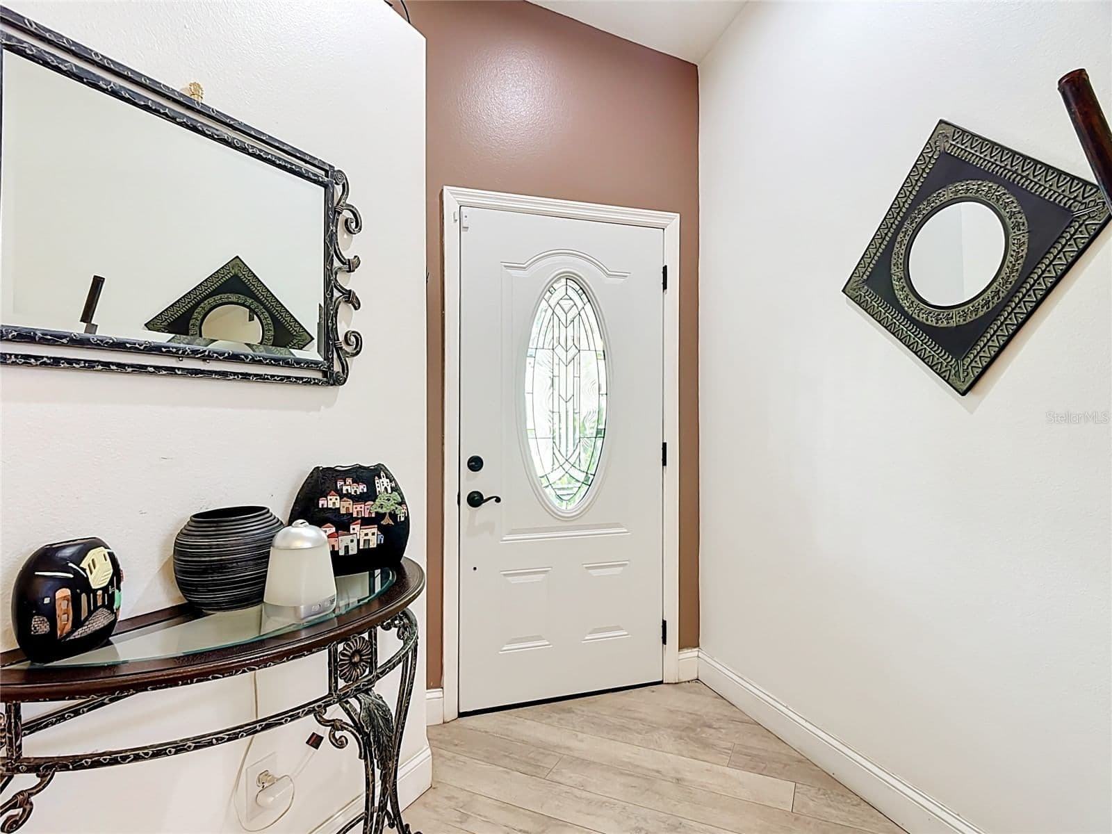 Photo 4 of 14208 AVONLEA
