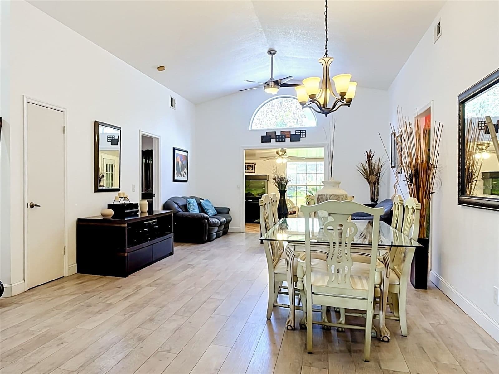 Photo 5 of 14208 AVONLEA