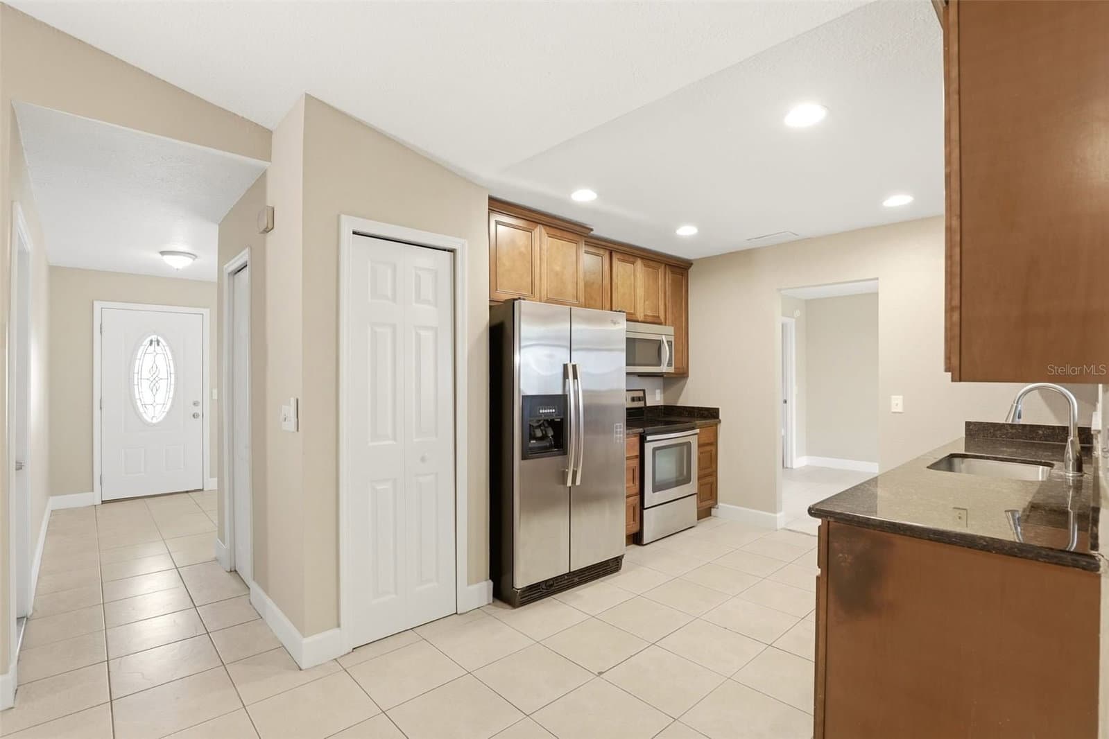 Photo 5 of 7320 WETHERSFIELD