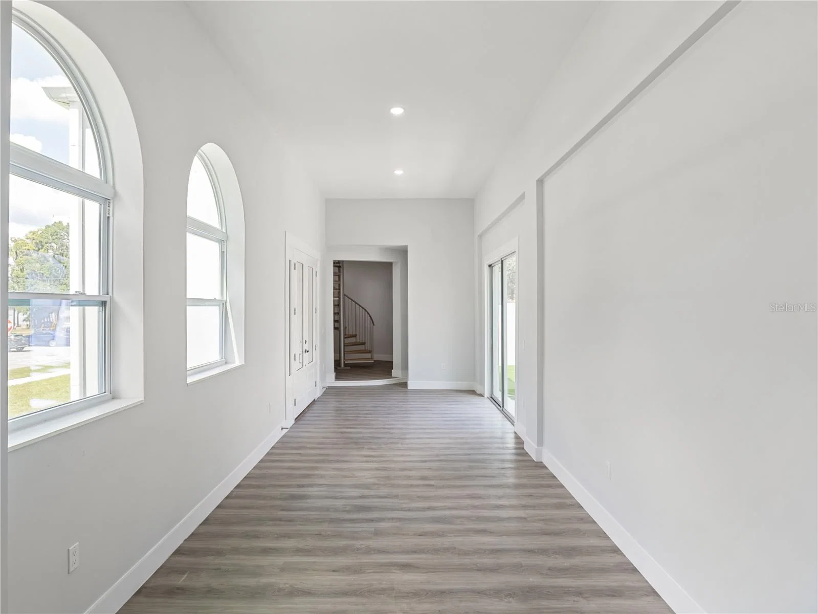 1190 LAKESHORE Drive