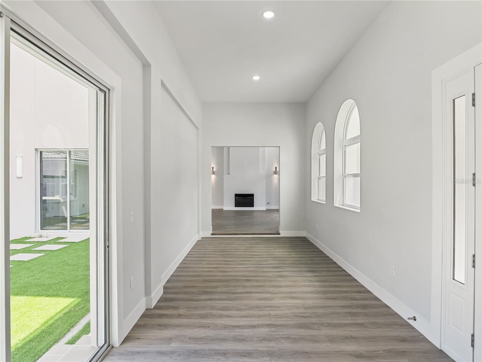 1190 LAKESHORE