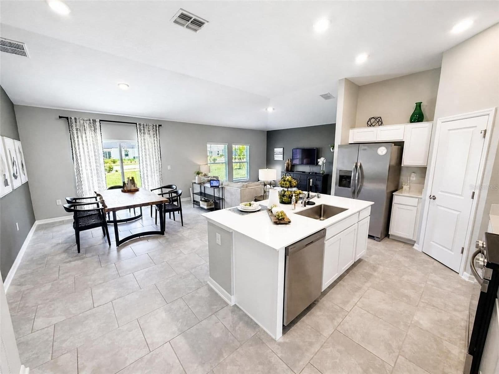 Photo 4 of 1104 TYLER