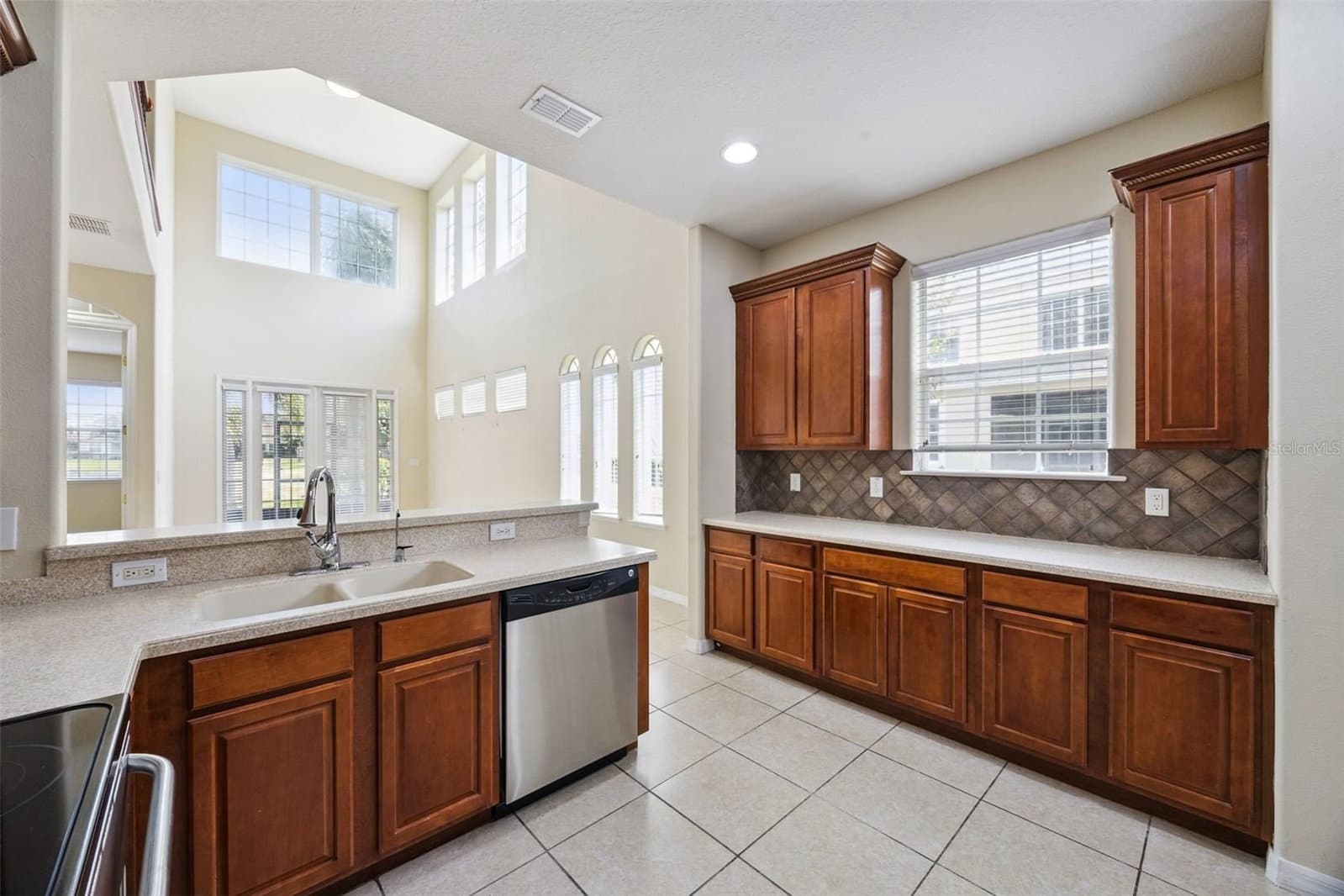 Photo 4 of 551 TERRACE SPRING