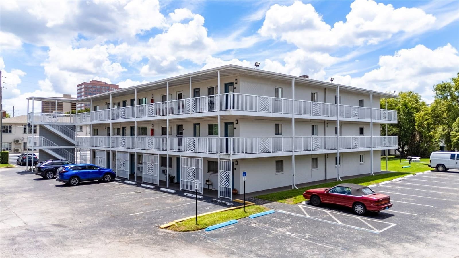 320 LAKEVIEW