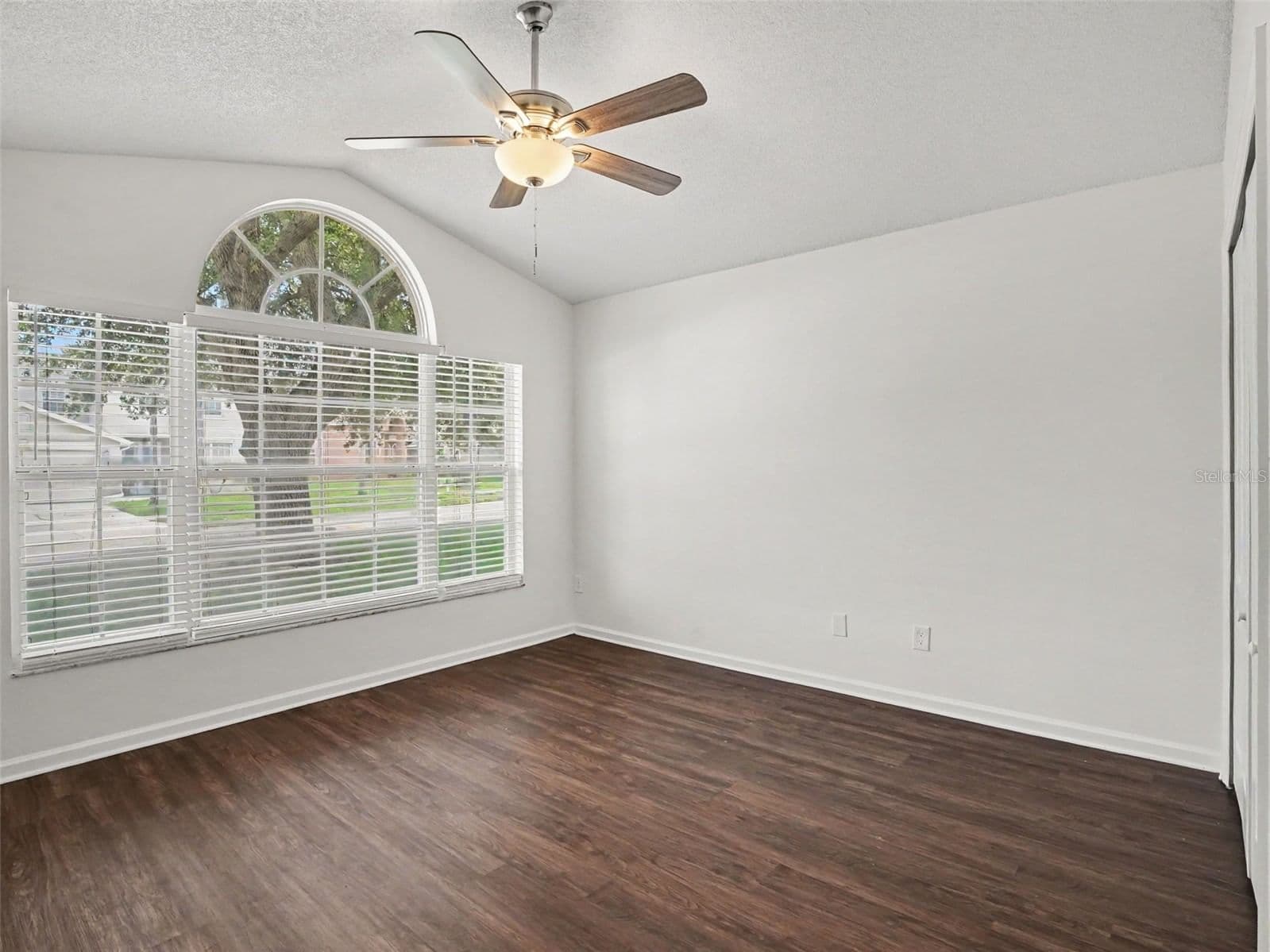 15854 BAY VISTA