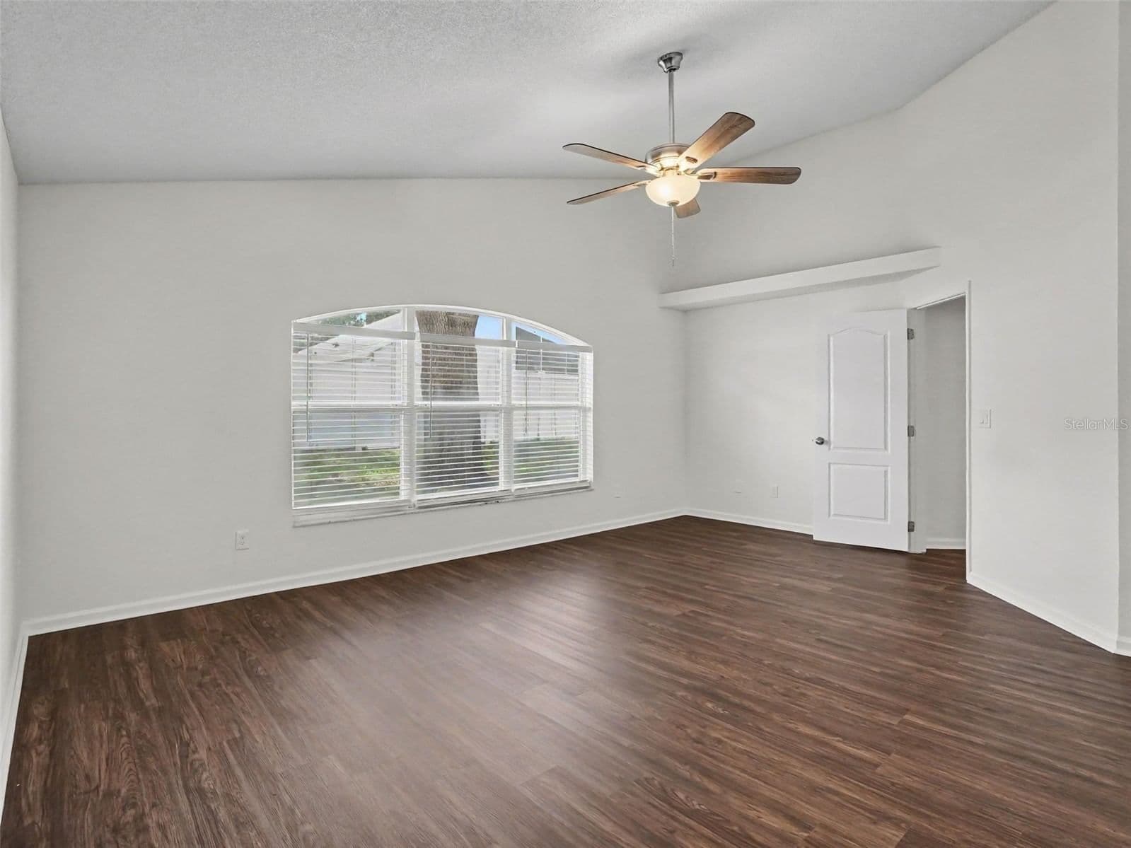 Photo 4 of 15854 BAY VISTA