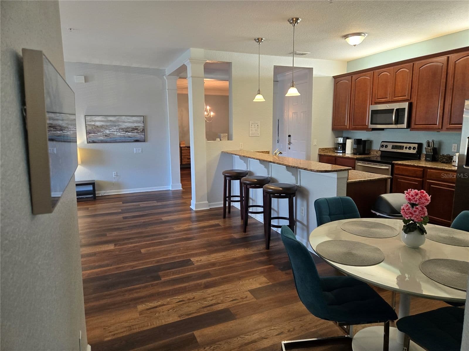 5049 SHOREWAY