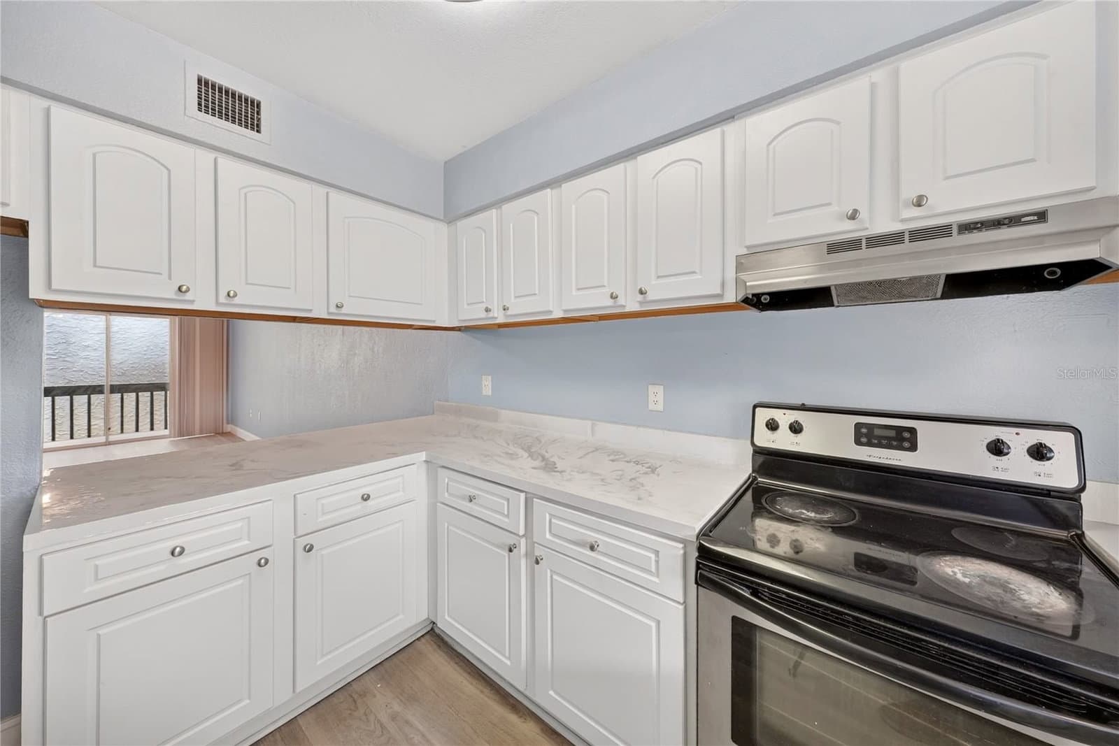 Photo 5 of 4223 S. SEMORAN BLVD