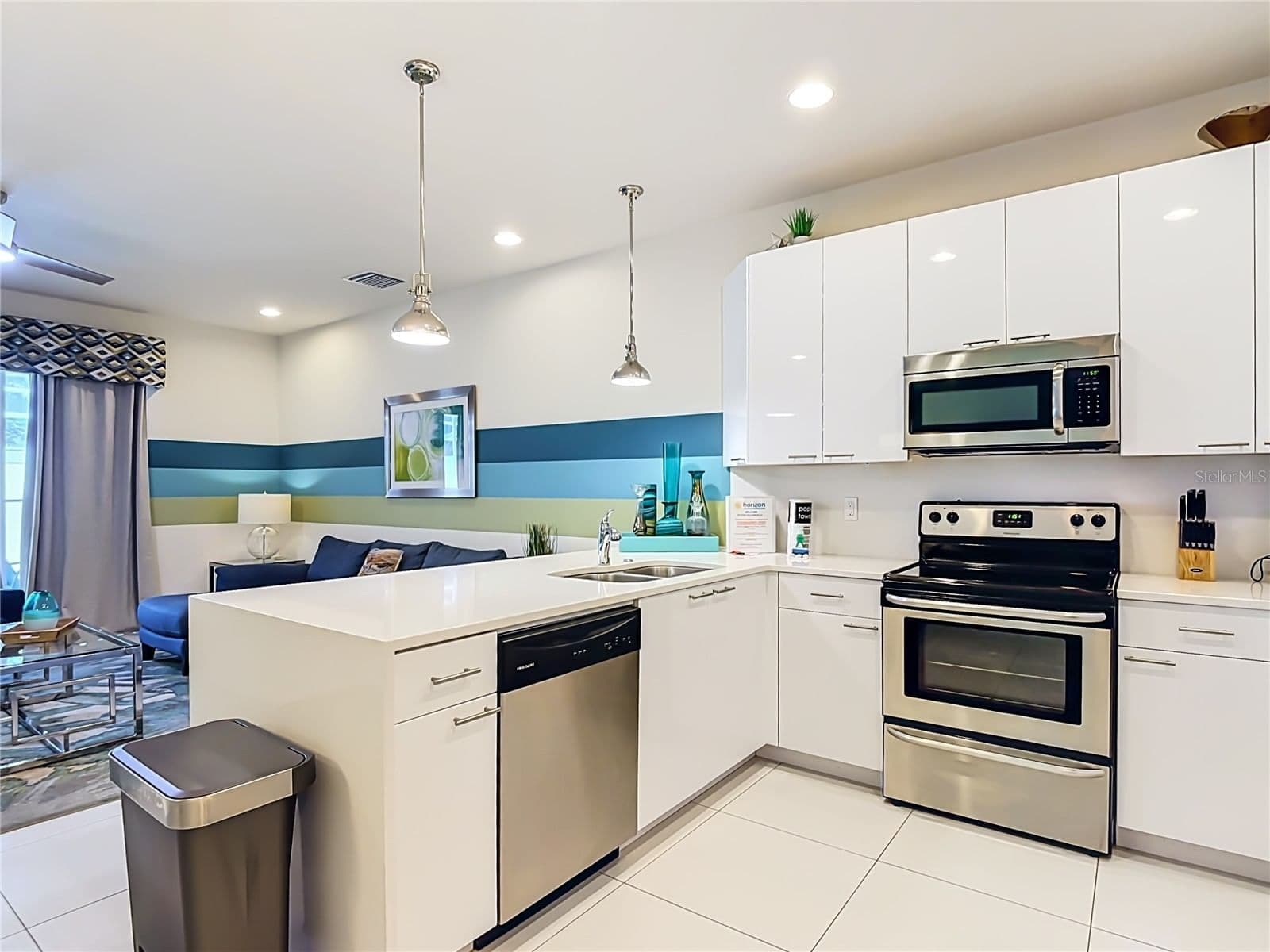 1433 RETREAT CIR