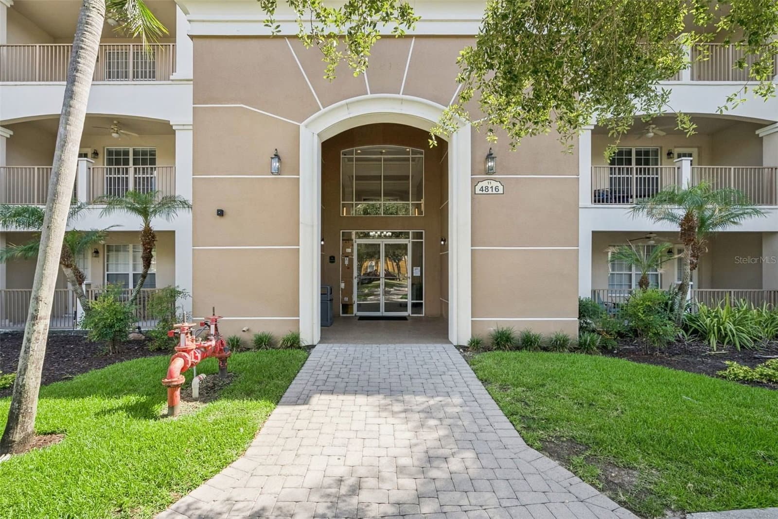 4816 CAYVIEW