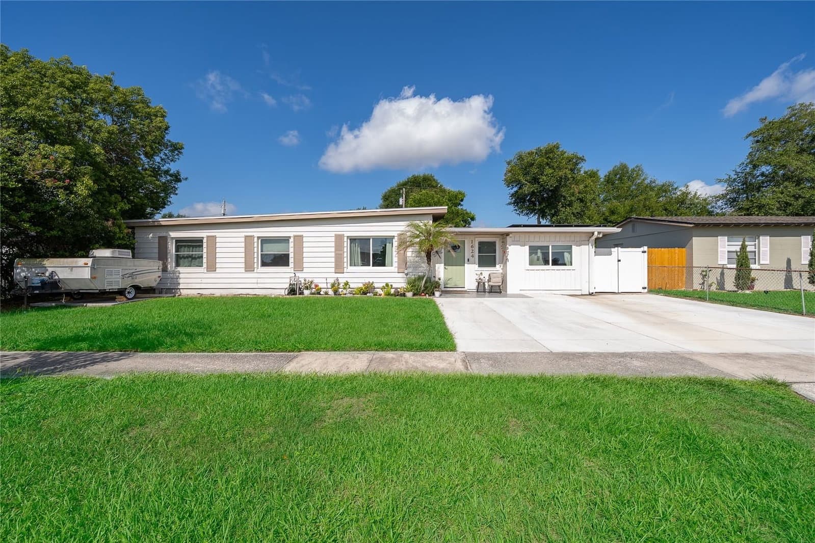 1624 HOLLIS